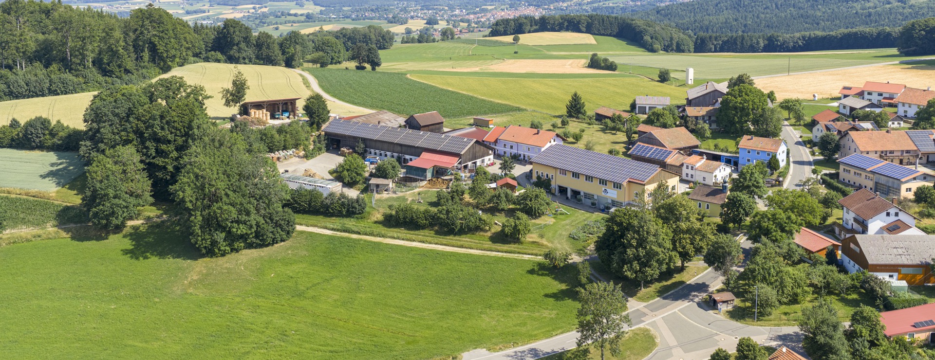 Luftbild vom Hansl Hof und dem Dorf Machtesberg